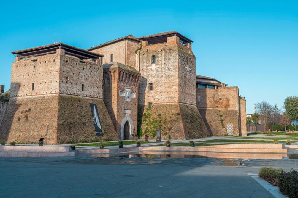 Lamalatestina Suite - Apartment In Front Of The Castle Rimini Eksteriør billede